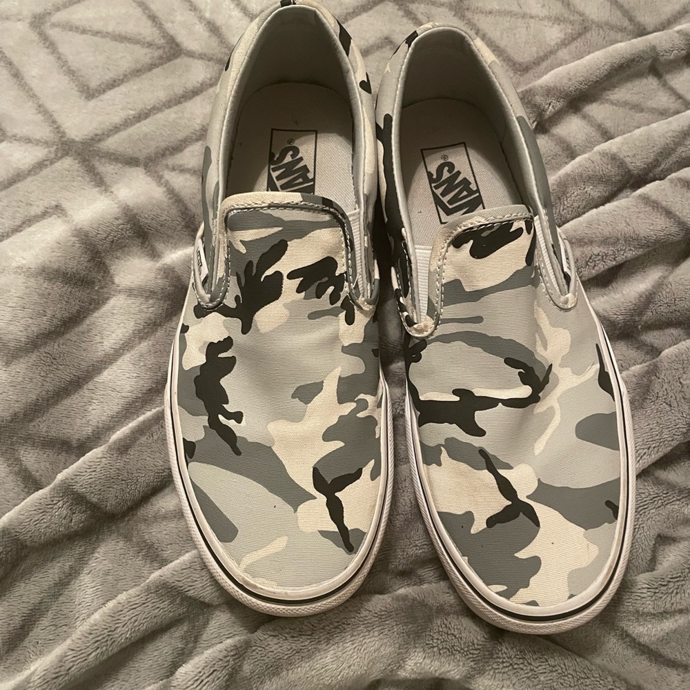 Worn twice. Good condition